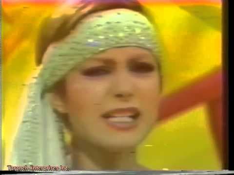 Googoosh - Goleh Hezar Par گوگوش - گًل هزار پر